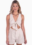 Enterizo de shorts con anudado en escote color beige para mujer - Flashy