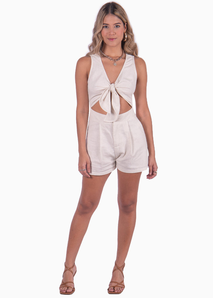 Enterizo de shorts con anudado en escote color beige para mujer - Flashy