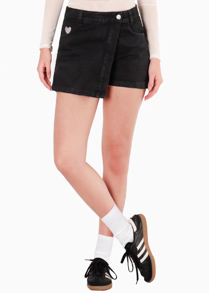Falda short denim con corazon bordado en bolsillo para mujer - Flashy