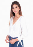Blusa cruzada blanca con moños en mangas para mujer - Flashy