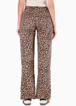 Jean recto tiro medio de animal print color café para mujer - Flashy