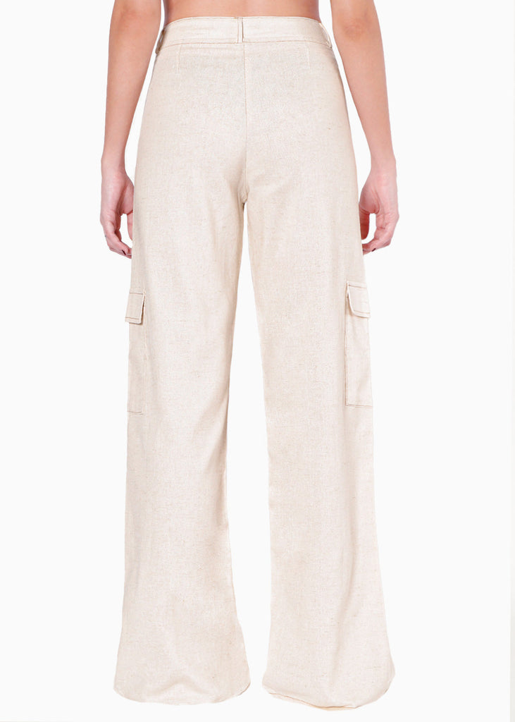 Pantalón recto tipo lino, con bolsillos cargo y abertura en bota color beige para mujer - Flashy