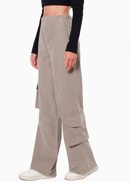 Pantalón tipo cargo con elástico y bolsillos laterales color gris para mujer - Flashy