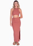 Set de falda larga y crop top halter sin mangas color terracota para mujer - Flashy