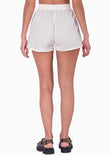 Short de tiro alto con elástico en cintura color beige, marfil, blanco para mujer - Flashy