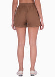 Short de tiro alto con elástico en cintura color café para mujer - Flashy