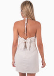 Vestido corto con escote halter y entorchado en frente color beige para mujer - Flashy