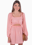 Vestido corto con mangas largas y abertura color rosado para mujer - Flashy