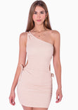 Vestido corto de un solo hombro con abertura en costados color beige para mujer - Flashy