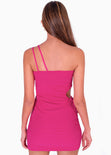 Vestido corto de un solo hombro con abertura en costados color fucsia para mujer - Flashy