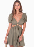 Vestido corto manga corta con aro en escote y aberturas color verde para mujer - Flashy