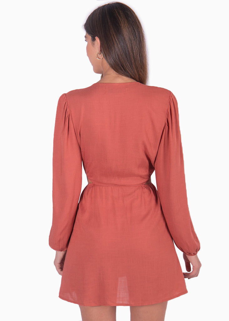 Vestido corto manga larga con aro en escote y aberturas color terracota para mujer - Flashy