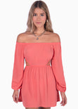 Vestido corto off shoulder con aberturas en costados color rosado para mujer - Flashy