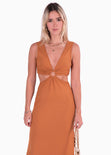Vestido largo sin mangas y aro en escote color camel para mujer - Flashy