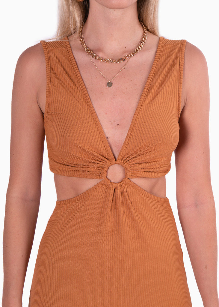 Vestido largo sin mangas y aro en escote color camel para mujer - Flashy